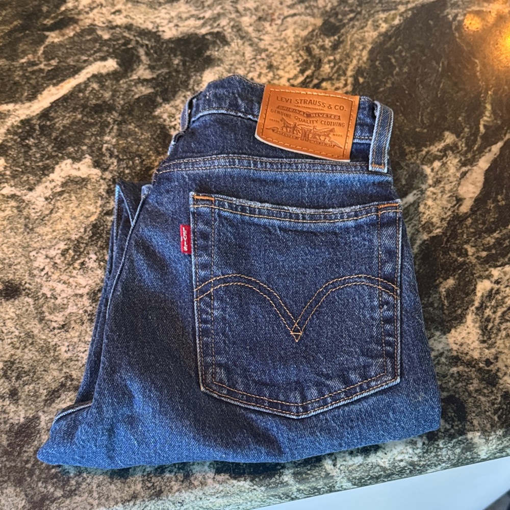 Brand new Levi's women’s denim jeans - Wedgie - Size 23